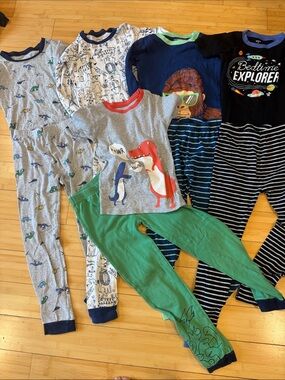 Excellent Condition! BUNDLE! 5! Carter’s Kids Toddler Assorted Pjs Sz 7